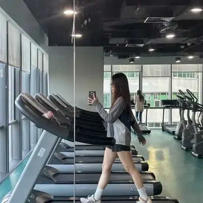 万静